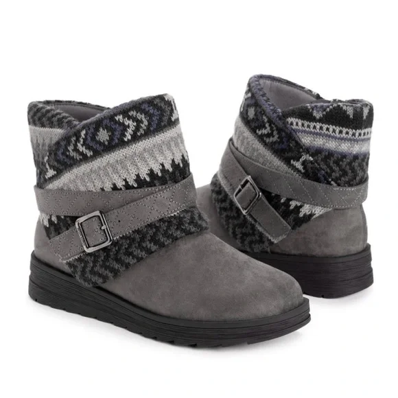 NEW IN BOX!! Muk Luks Boots Size 11 - Picture 2 of 2